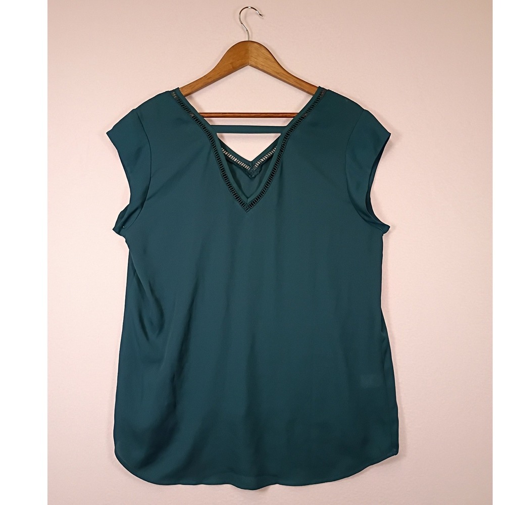 Business Casual Les Serein Women Large Teal V-Neck Ladder Trim High-Low Blouse